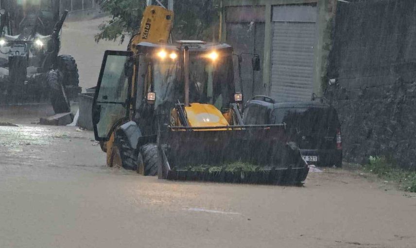 Zonguldak'ta sağanak yağış hayatı olumsuz etkiledi
