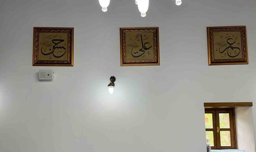 Şavşat'taki tarihi cami, Osmanlı hat sanatıyla yeniden hayat buldu
