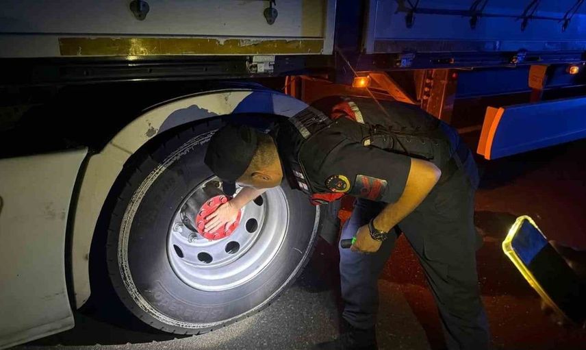 Bilecik'te balata sorunu, tır ekipleri harekete geçirdi