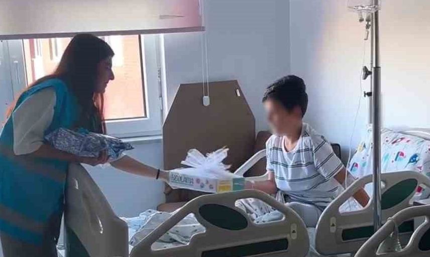 Bolu'da minik hastalara umut aşılayan gönüllü öğrenciler
