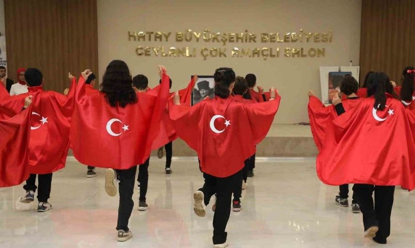 Kırıkhan'da Cumhuriyet Bayramı coşkusuyla yeni bir salon açıldı