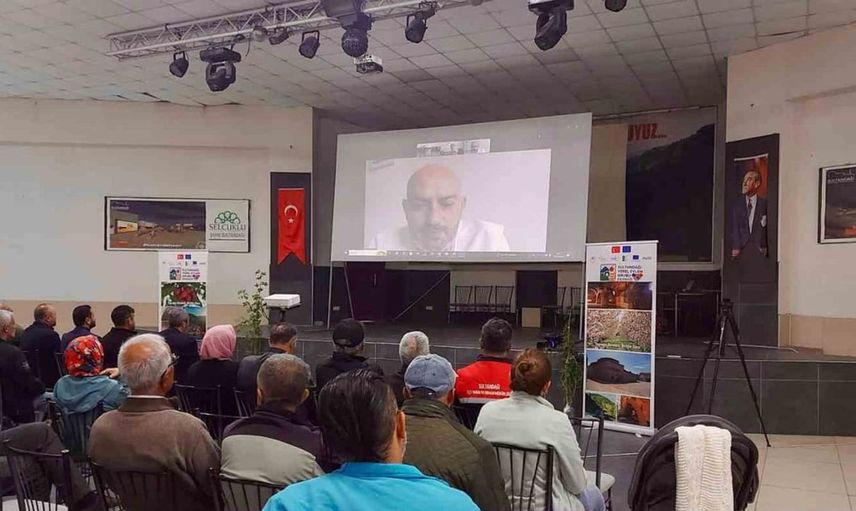 Üreticilere kuşburnu ve badem yetiştiriciliği eğitimi verildi