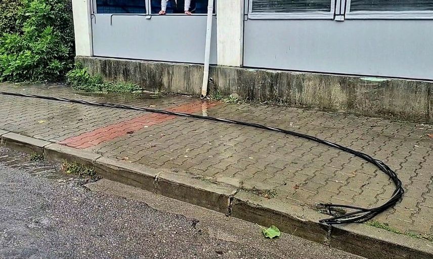 Bartın'daki fırtına enerji nakil hatlarını etkiledi