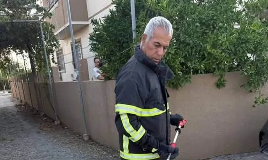 Arsuz’da evdeki yılan itfaiye ekiplerince güvenle yakalandı