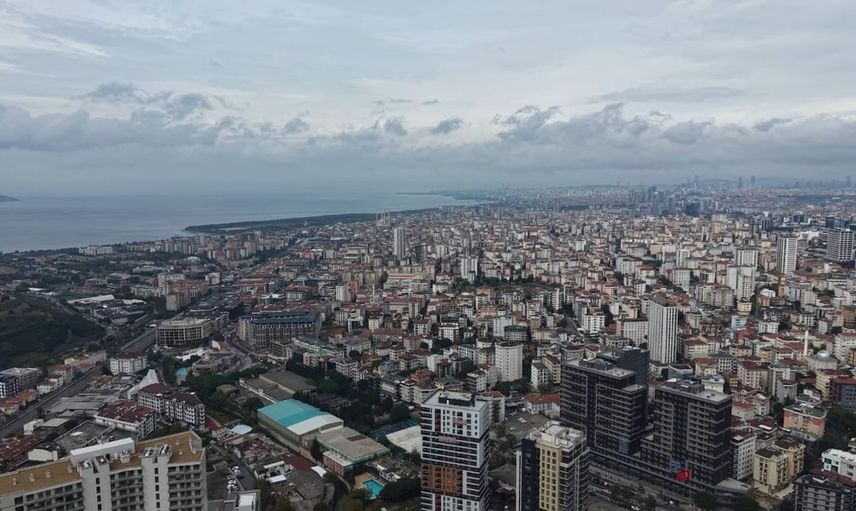 İstanbul'da iki farklı hava durumu: Avrupa Yakası yağmurla boğuşurken, Anadolu Yakası güneşli