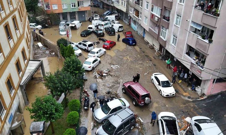 Sarıyer'deki sel felaketi: Mahsur kalanların sesine kulak yok