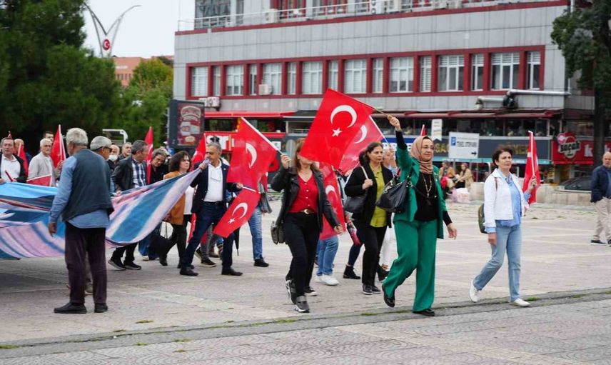 Emekli astsubaylar, hakları için yürüyüş düzenledi