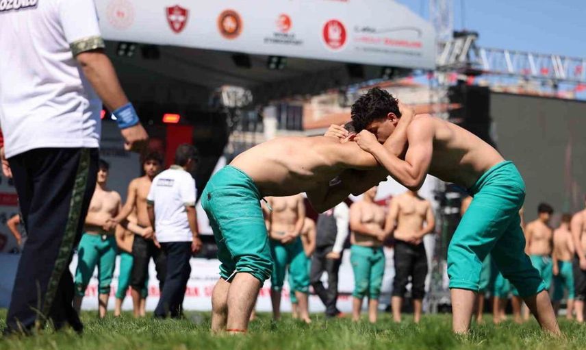 Keçiören 3. büyük geleneksel karakucak güreş festivali'nde pehlivanların ödülleri sahiplerini buldu