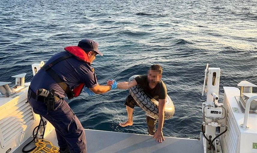 Yüzerek Yunanistan’a ulaşmaya çalışan göçmen Bodrum’da yakalandı
