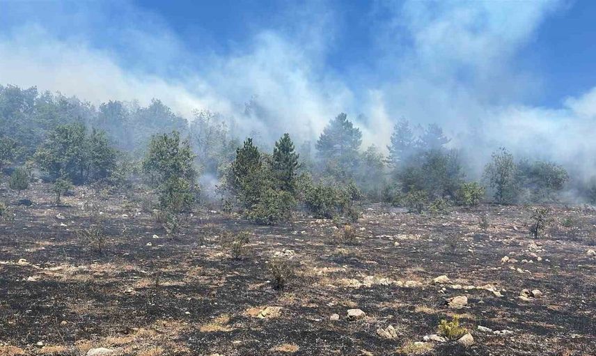 Karabük’te çocuklar ekiplerine destek verdi: Orman yangınına helikopterle müdahale yapıldı