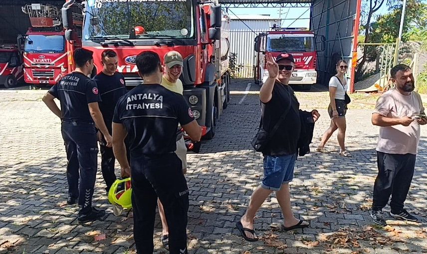 Leipzigli itfaiyeci tatil için geldiği Manavgat'ta meslektaşlarıyla buluştu
