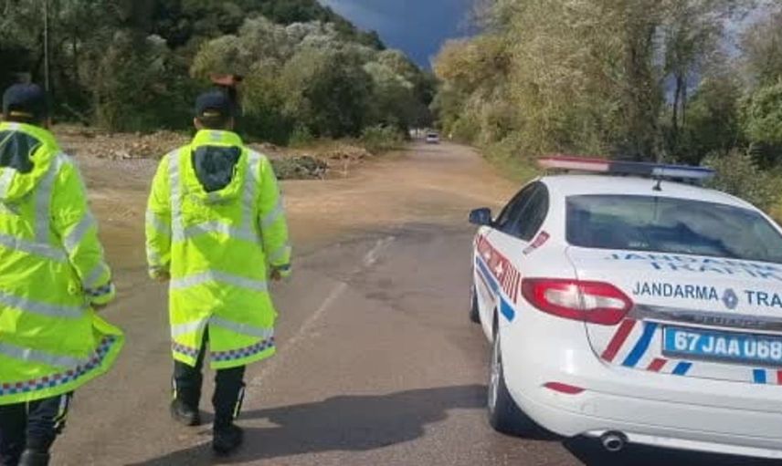 Zonguldak'ta su taşkını nedeniyle jandarma güvenlik önlemlerini artırdı