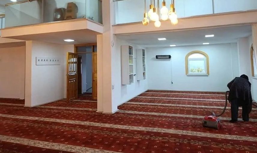 Kovanlık Mahallesi'nde kadınlardan dayanışma örneği: cami temizliği