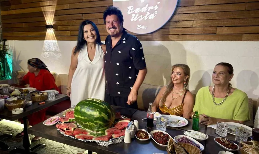 Ekin Akkaş'ın doğum günü kutlamasında pasta yerine karpuz kesildi