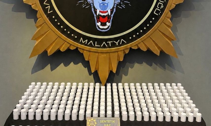 Malatya'da sokak satıcılarına darbe: 14 bin 900 sentetik ecza hapı ele geçirildi