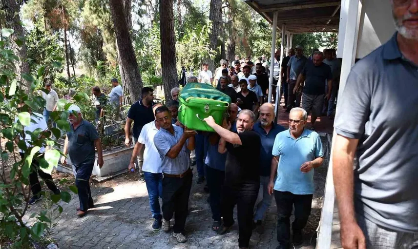 Hatay'daki trafik kazasında hayatını kaybeden işçi son yolculuğuna uğurlandı