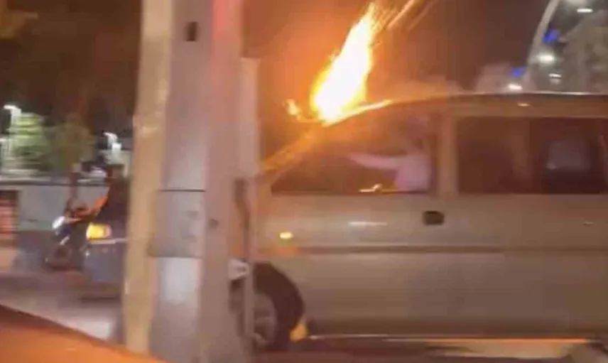 Elazığ'daki düğün konvoyunda havai fişekli tehlike: Trafik güvenliğini ihlal eden görüntüler