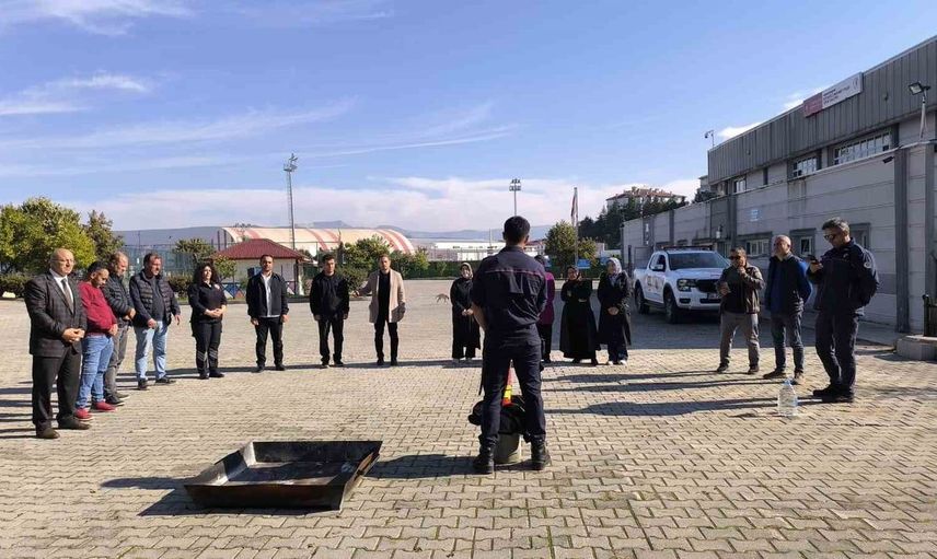 Vezirköprü'de yangın güvenliği eğitimi: personele tatbikatla pratik bilgileri kazandırıldı