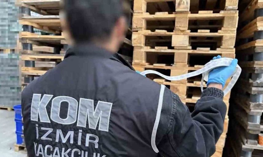 İzmir'de kaçak içki baskınında rekor miktarda ele geçirme: 3.8 milyon TL'lik operasyon