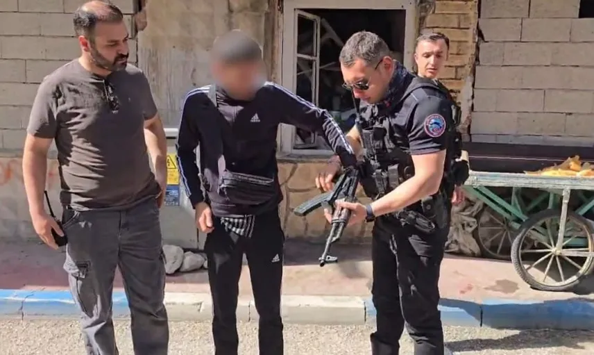 Erzurum’da panik yaratan kar maskeli şahıs oyuncak silah taşıyordu