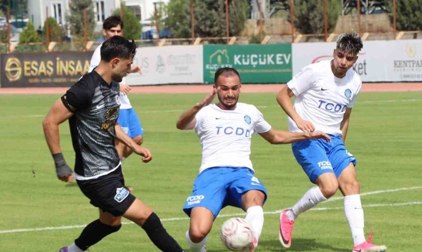 Kahramanmaraş İstiklalspor, zorlu mücadelede Ankara Demirspor'u yenerek üç puanı hanesine yazdırdı