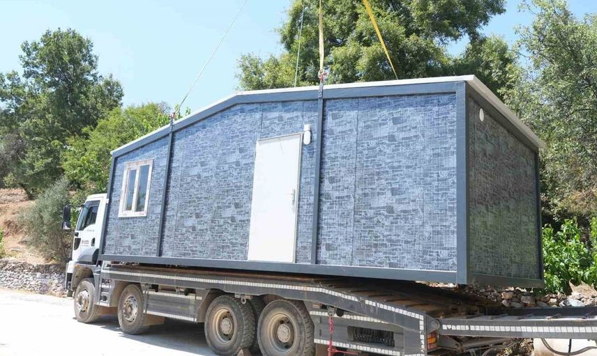 Alanya Belediyesi ve hayırsever desteğiyle ihtiyaç sahibi aileye konteyner ev teslim edildi