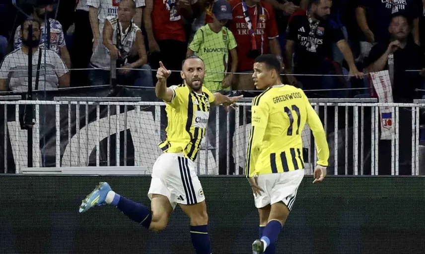 Fenerbahçe, Lyon karşısında ilk yarıyı 2-0 önde kapattı
