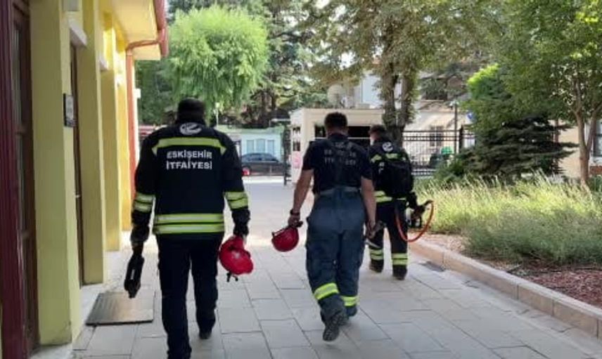 Eskişehir tren garında ayağı sıkışan yolcu itfaiye ekiplerince kurtarıldı