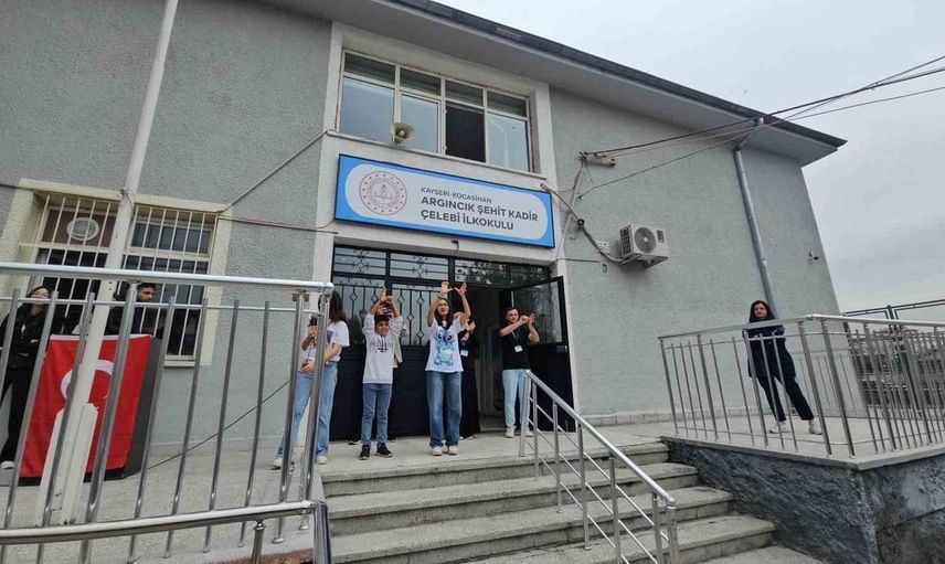 Kayseri'de üniversite öğrencilerinden miniklere hijyen eğitimi ve eğlence