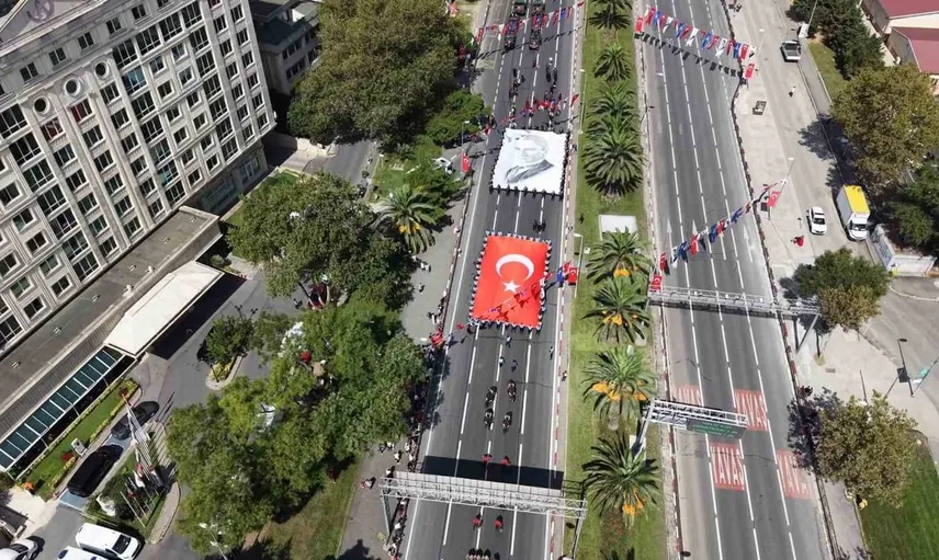 Vatan Caddesi'nde coşkuyla 30 Ağustos Zafer Bayramı kutlandı
