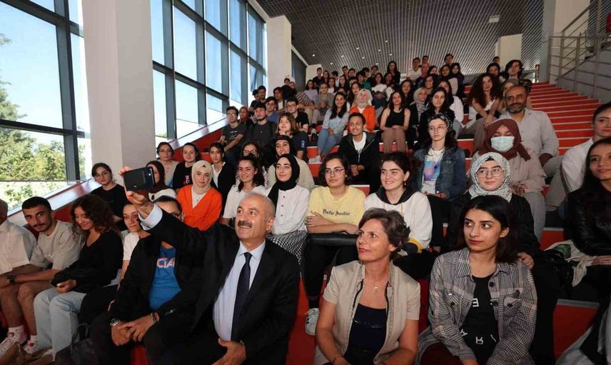 Gebze’de üniversite öğrencilerine 12 bin TL eğitim desteği