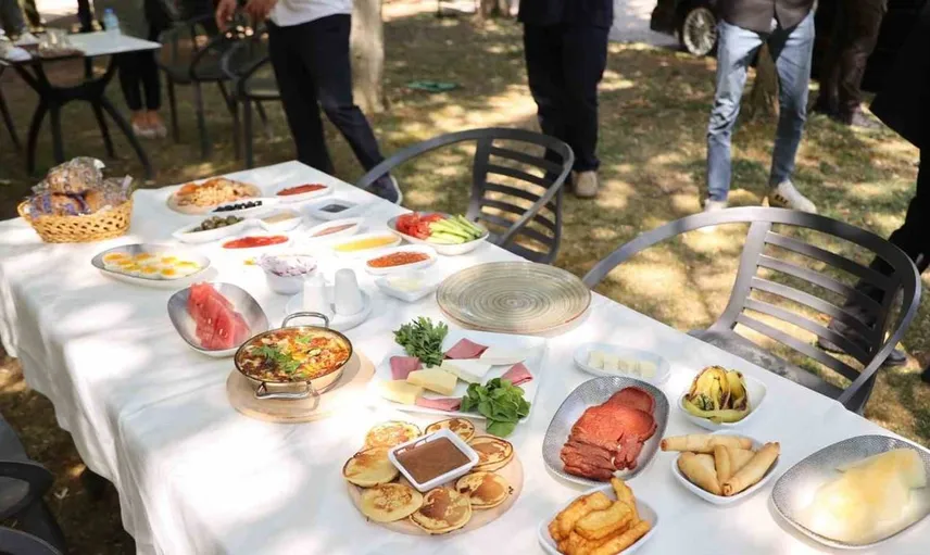 Efeler Belediyesi yeni kahvaltı mekanıyla sosyal yaşamı canlandırıyor