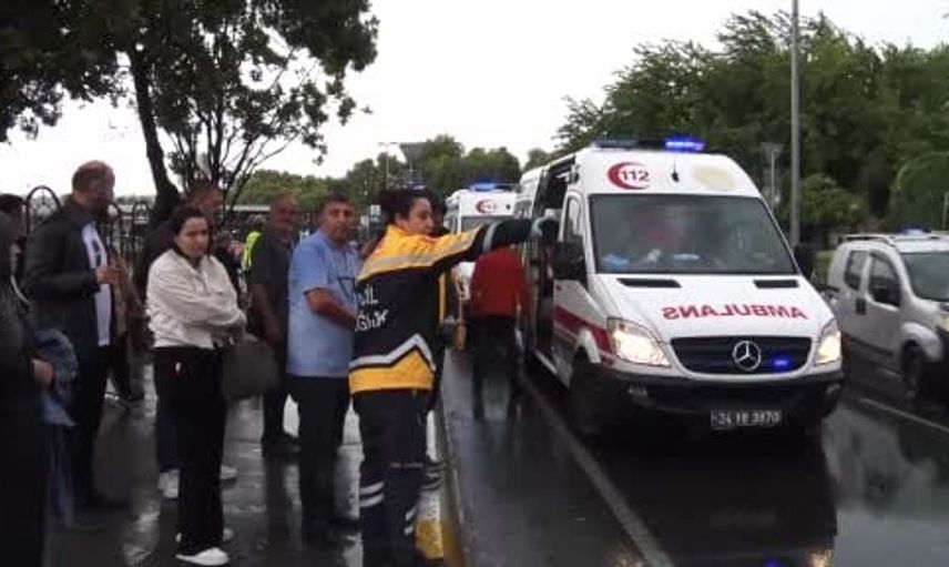 Eyüpsultan'da yolcu otobüsü kaza yaptı: 30 yaralı