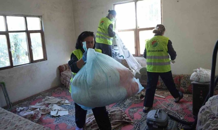 Kepez Belediyesi'nden yatağa bağımlı yaşlı kadına umut dolu destek