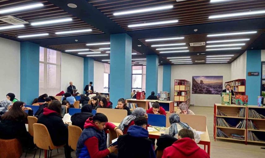 Sason kütüphanesi ziyaretçi rekoru kırdı: 6 ayda 93 bin 600 kişi geldi