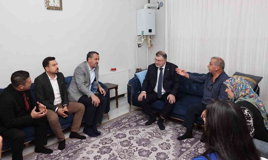 Depremzede aileler, Bilal Saygılı ile yeni yuvalarında buluştu