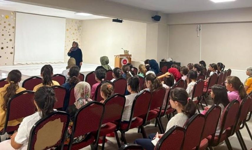 Bilecik'te yaz kursu öğrencilerine değerler eğitimi verildi