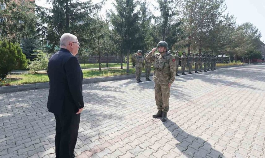 Kars’ta kritik denetim: Bakan Güler 14’üncü Mekanize Piyade Tugay Komutanlığını ziyaret etti