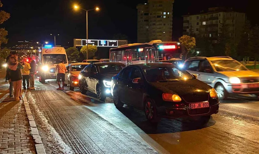 Kayseri'de zincirleme trafik kazası: 1 yaralı
