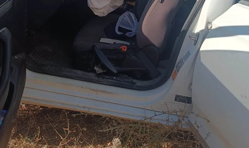 Van'da otomobilin ağaca çarpmasıyla 4 kişi yaralandı