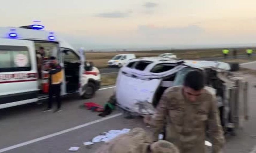 Patnos'ta trafik kazası: 7 kişilik araç takla attı