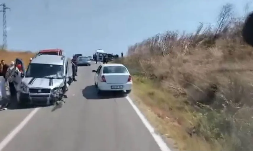 Çarpışmanın ardından devrilen ambulans: Pehlivanköy'de 5 kişi yaralandı