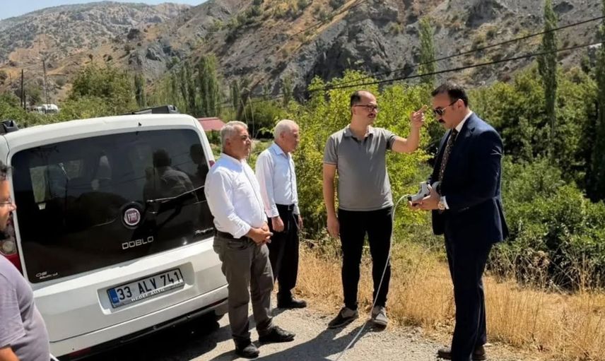 Çelikhan kaymakamı özgür pelvan köy yollarını inceledi