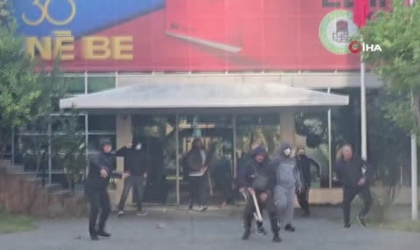 Arnavutluk'ta protestolar sürerken dron tehdidi etkisiz hale getirildi