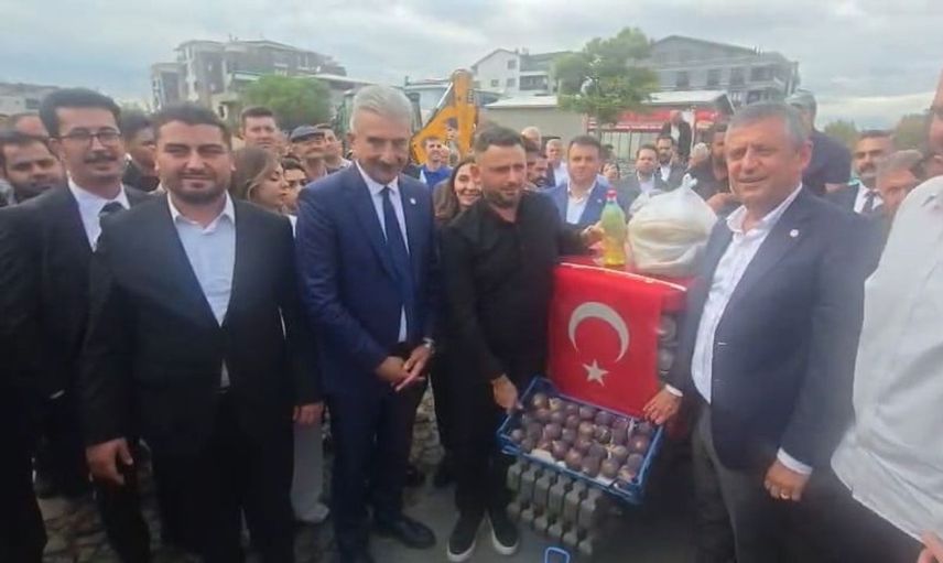 Özgür Özel Bursa'da çiftçilerle bir araya geldi, kooperatifleşmenin önemini vurguladı