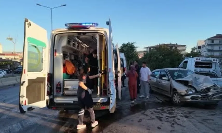 Kırıkkale'de minibüs otomobille çarpıştı: Yaralılar hastaneye kaldırıldı
