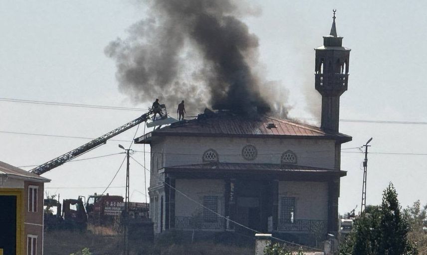 Ağrı'daki cami yangını, çevredeki sakinleri tedirgin etti