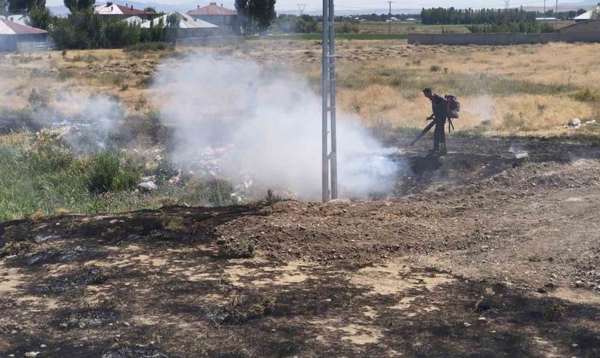 Erciş'te örtü üstü yangın kontrol altına alındı