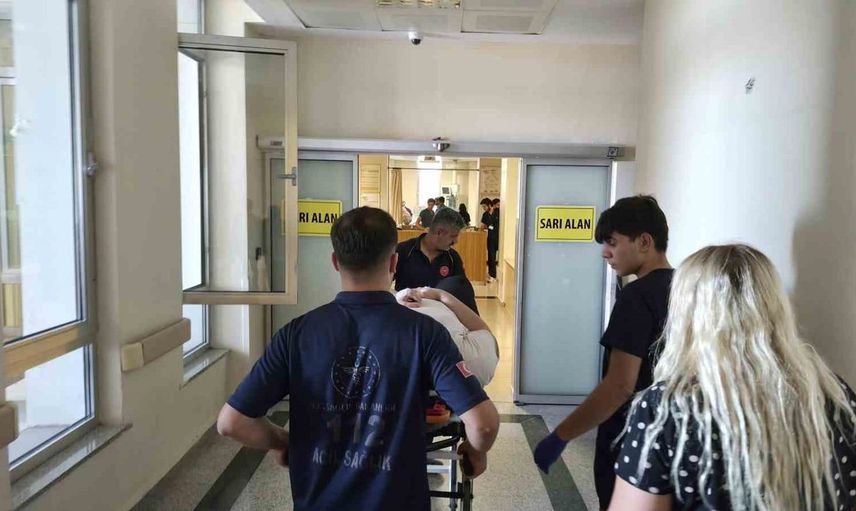 Adıyaman'da otomobil bariyerlere çarptı, bir kişi yaralandı