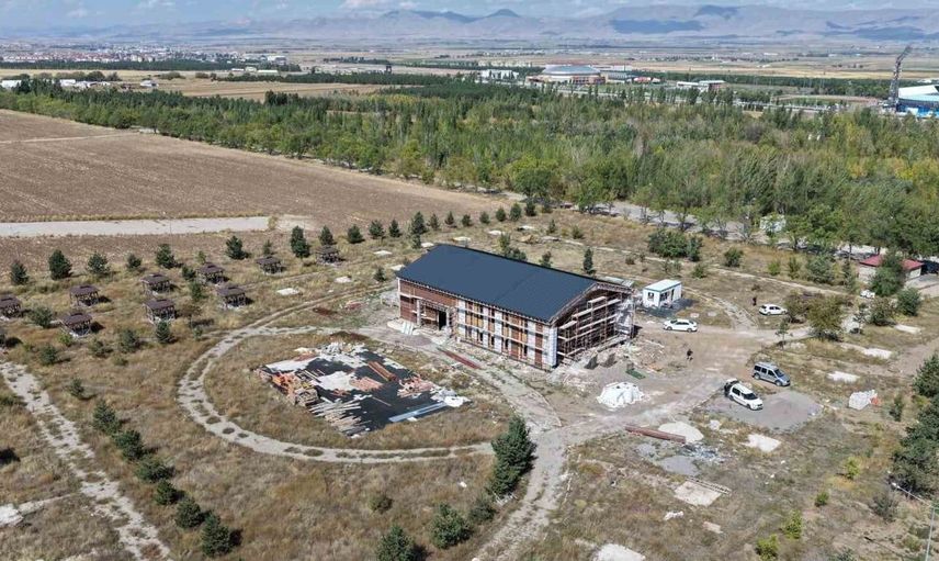 Atatürk Üniversitesi'nde millî teknoloji atölyesi tamamlanma aşamasına geldi